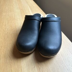 NO. 6 Old School Mid Heel Clog - Black - Size 38